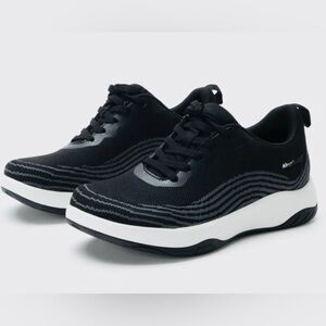 Alegria Women’s Black and White Comfort Sneakers